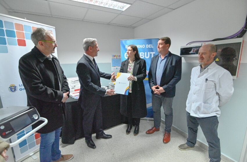  Arcioni entregó equipamiento para el Hospital Subzonal Santa Teresita de Rawson