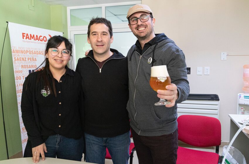  El Municipio festejó este sábado un nuevo aniversario de la sala de elaboración de la Agencia Comodoro Conocimiento con degustación y cocina en vivo. El intendente puso en valor el nivel de los distintos productos creados que ya se comercializan en la región.