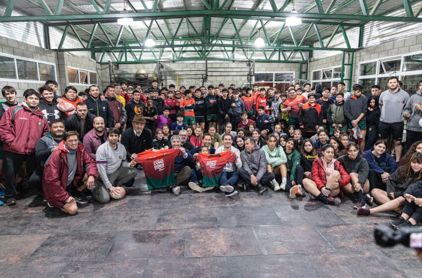  El intendente Juan Pablo Luque visitó a los jugadores del plantel superior de rugby del Club Deportivo Portugués
