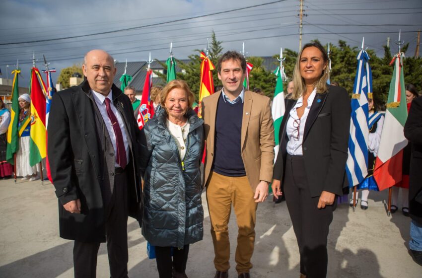  Con la inauguración del monumento y visitas internacionales, el Municipio celebró el centenario del Centro Asturiano