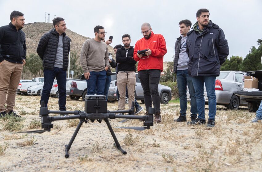  El Municipio continua con las tareas de relevamiento de los movimientos del cerro Chenque y la ladera costera del Chalet Huergo