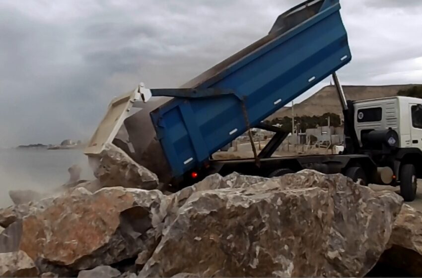  El Gobierno Provincial avanza en la obra de protección costera frente al Hospital Alvear de Comodoro Rivadavia