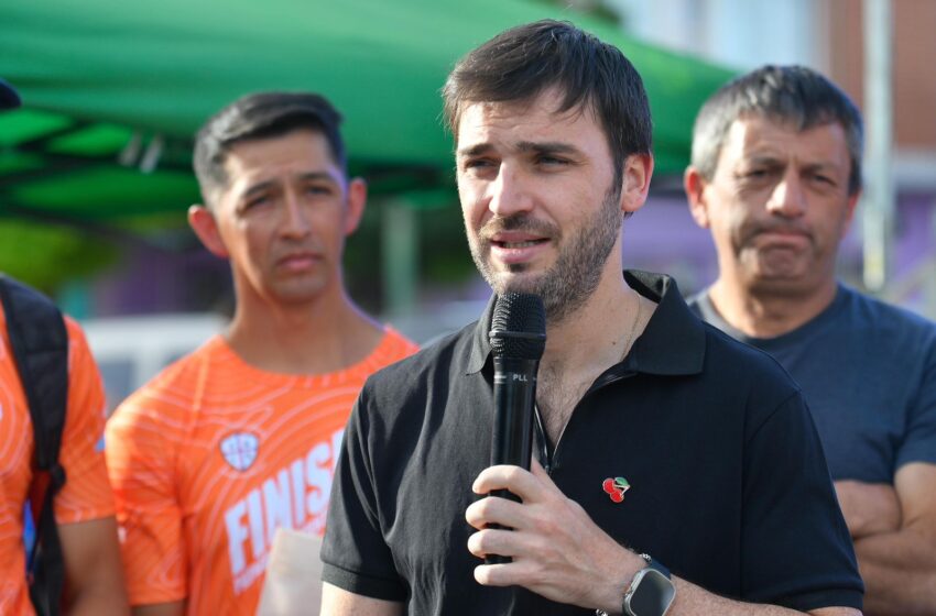  “Vamos a acompañar siempre a nuestras economías regionales”, aseguró Torres en la Fiesta de la Cereza de Gaiman