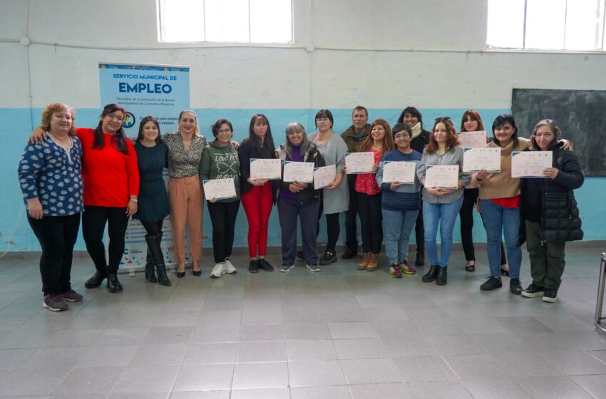  Entregaron diplomas a mujeres de Comodoro que buscan fortalecer sus emprendimientos