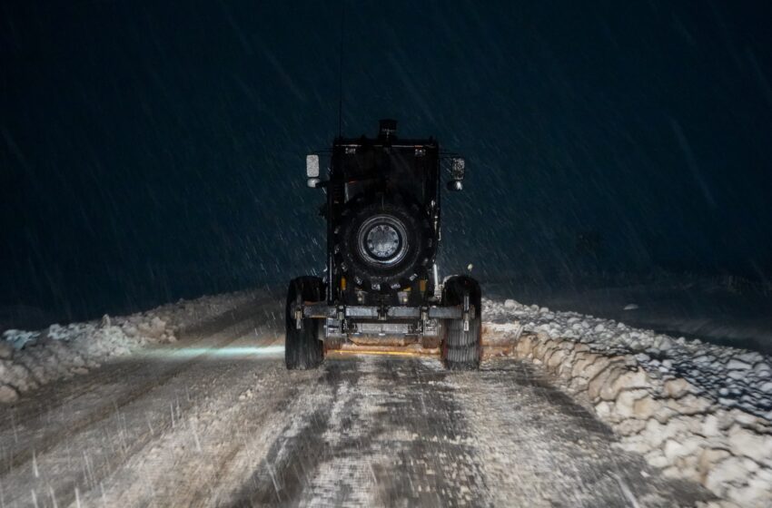  Se refuerzan las tareas para despejar la acumulación de barro y nieve en los barrios