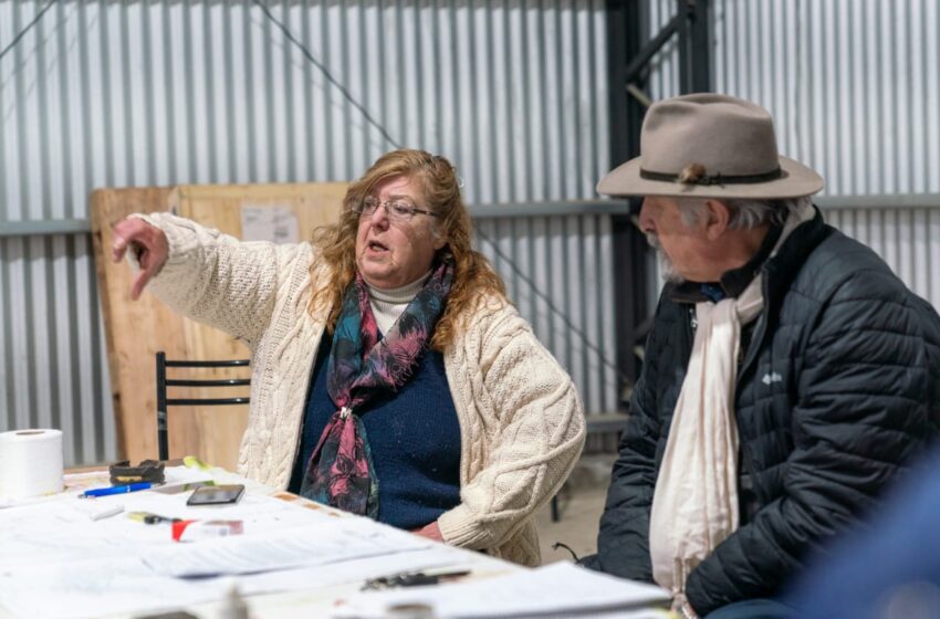  Othar se reunió con vecinos del barrio Centenario por el avance en obras de gas