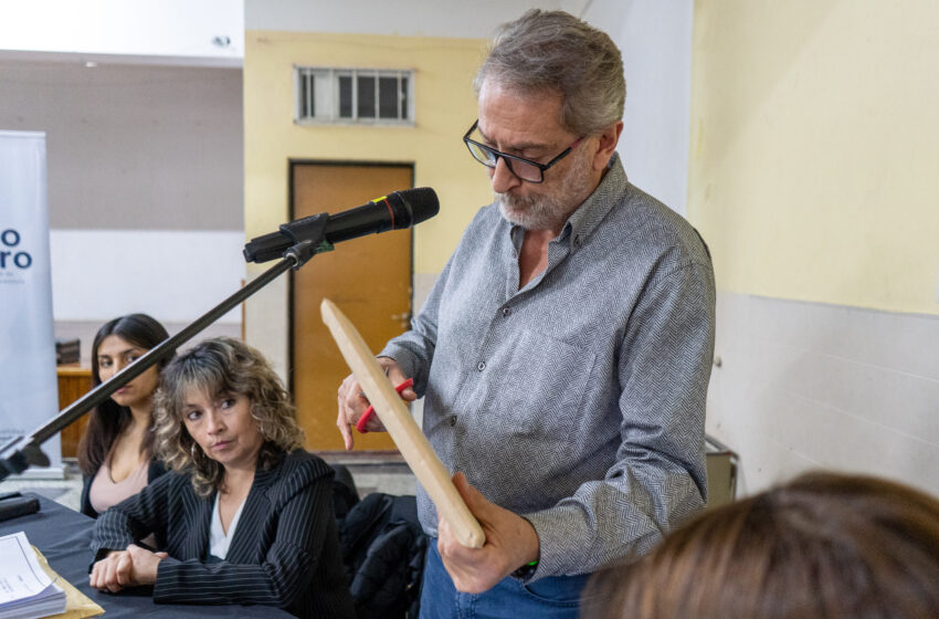  El intendente encabezó un nuevo acto licitatorio y de concursos privados de precios de obras de ampliación de la red de gas para beneficiar a 94 familias. Se trata de dos sectores del barrio Presidente Ortiz de Km. 5 y uno del Isidro Quiroga.