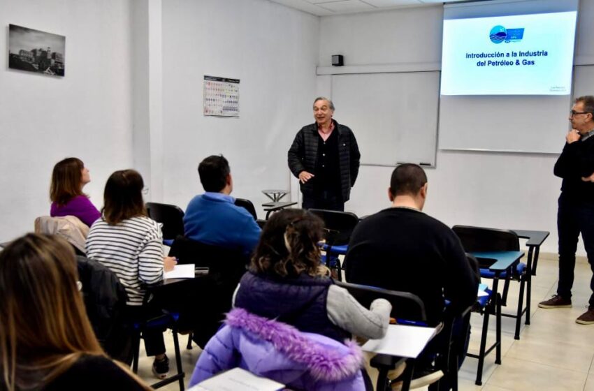  Provincia capacita a su personal técnico en ambiente e hidrocarburos
