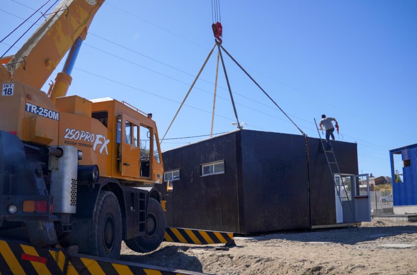  El Municipio comenzó la instalación de nuevas aulas en la Escuela Municipal