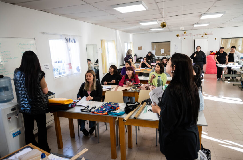  Comenzó el taller “Abrigando Patitas” en el Centro de Promoción Laboral