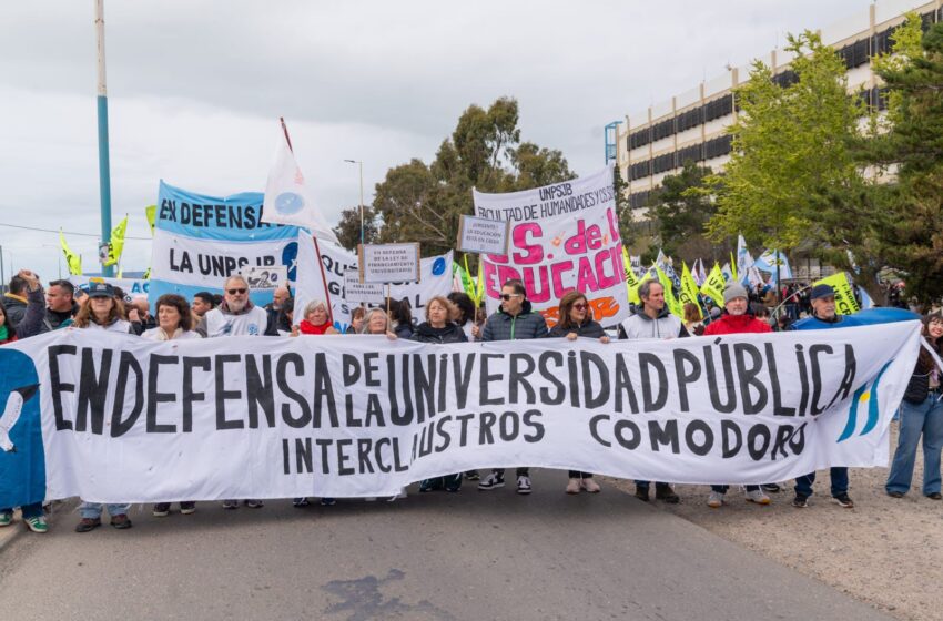  El intendente acompañó a la UNPSJB y a otras instituciones que se unieron en defensa de la educación pública y contra el veto del presidente Javier Milei a las leyes de Financiamiento Universitario y de Emergencia Pediátrica, finalmente rechazado este miércoles por la Cámara de Diputados. “La universidad pública es uno de los pilares que nos hizo grandes como nación”, remarcó Macharashvili.