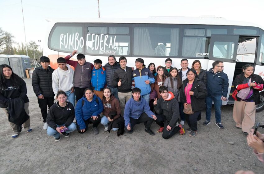  Torres destacó “el ejemplo de superación de los jóvenes de Chubut” durante la 12° Fiesta Provincial del Pingüino