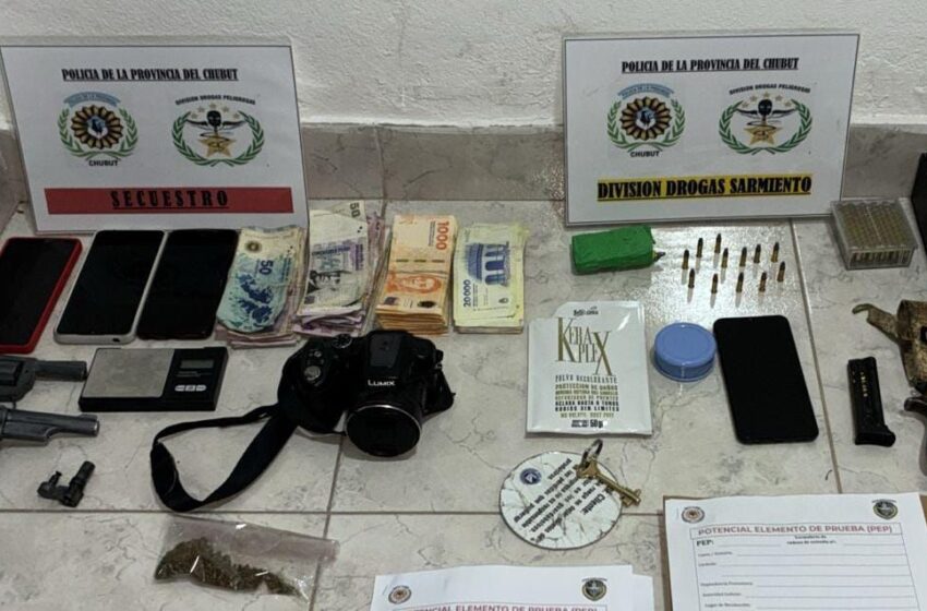  La Policía del Chubut secuestró drogas, armas de fuego y dinero en efectivo durante un operativo en Sarmiento