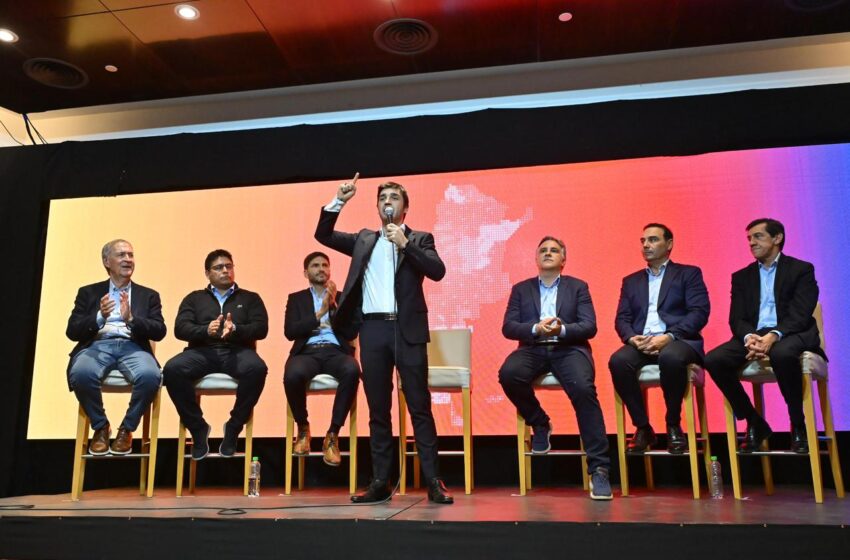  Torres encabezó en Puerto Madryn el segundo encuentro de gobernadores de Provincias Unidas: “Estamos cansados de elegir entre los que abandonan la obra pública y los que se la afanan”