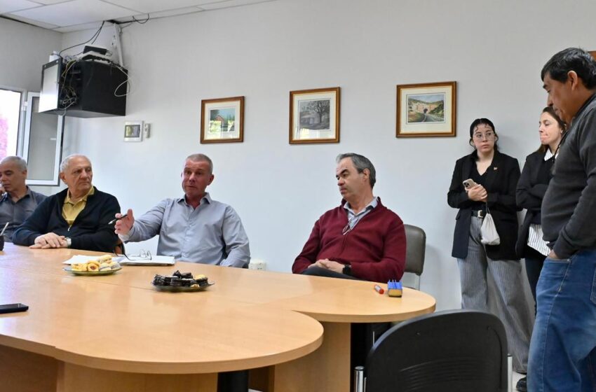  Autoridades del Instituto Provincial del Agua y municipios del Valle analizaron la situación actual del Dique Ameghino y llevaron tranquilidad a los vecinos