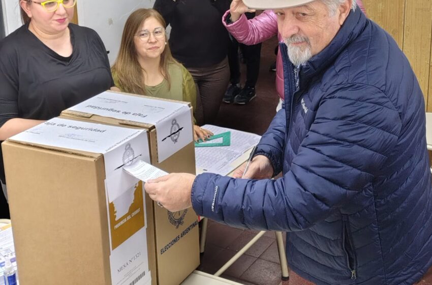  Othar Macharashvili, manifestó su satisfacción por el clima favorable de la jornada electoral, anticipando un impacto positivo en la concurrencia de votantes. Observó un caudal inicial bajo, pero expresó optimismo por una mayor participación a lo largo del día, destacando especialmente el entusiasta sufragio de ciudadanos mayores y con dificultades de movilidad.