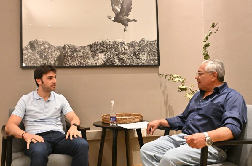  Torres recibió al intendente de Paso de Indios en el marco de la agenda de desarrollo planificada para las comunas del interior provincial