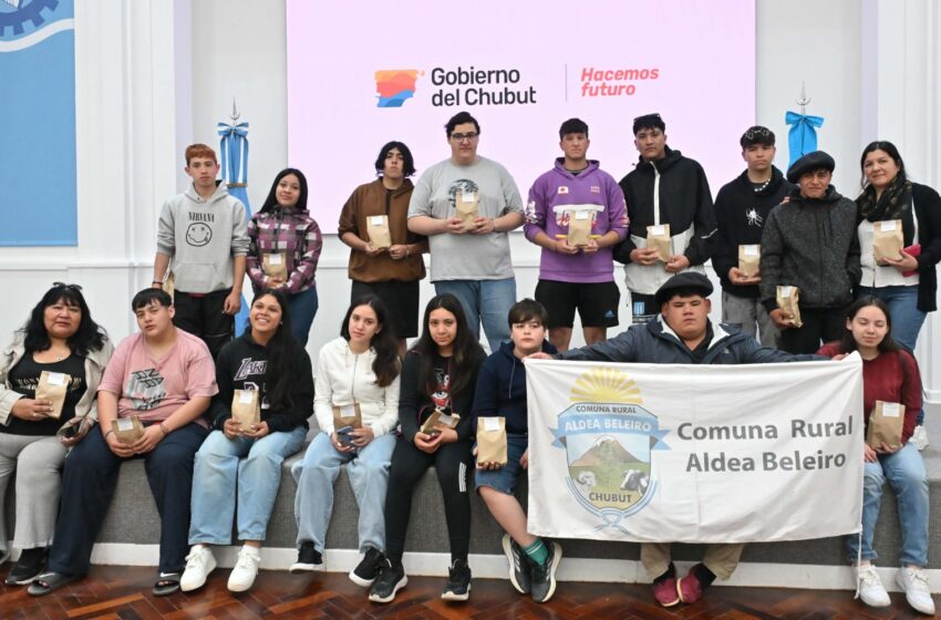  Alumnos de escuelas de Aldea Beleiro y de Esquel visitaron la Casa de Gobierno en Rawson