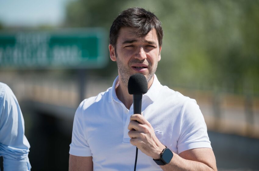  Torres promulgó la enmienda constitucional votada por los chubutenses y fueron eliminados los fueros en Chubut: «En esta provincia nadie está por encima de la ley»