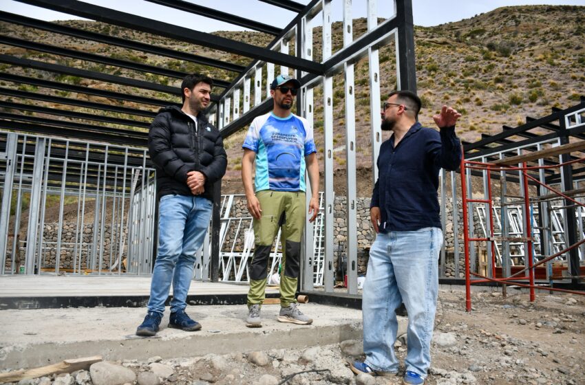  Torres recorrió obras turísticas en Esquel y aseguró que «seguimos trabajando junto al sector privado, con una ley que promueve las inversiones y la generación de empleo»