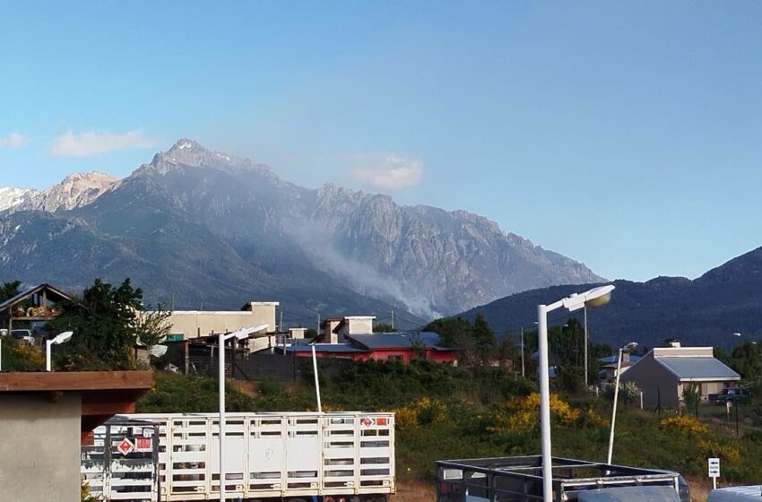  Incendio en El Pedregoso: con más de 180 personas afectadas al operativo se continúa combatiendo las llamas