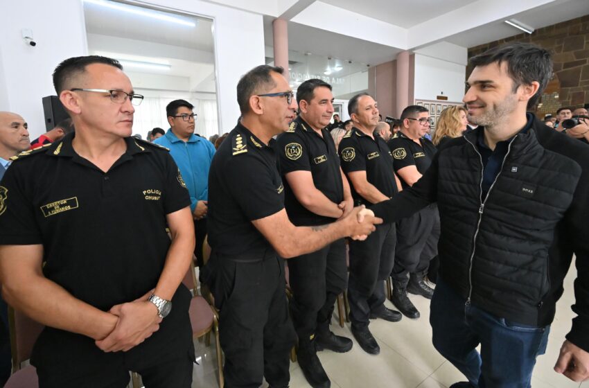  Torres entregó equipos de comunicación y videovigilancia a la Policía del Chubut por más de 265 millones de pesos