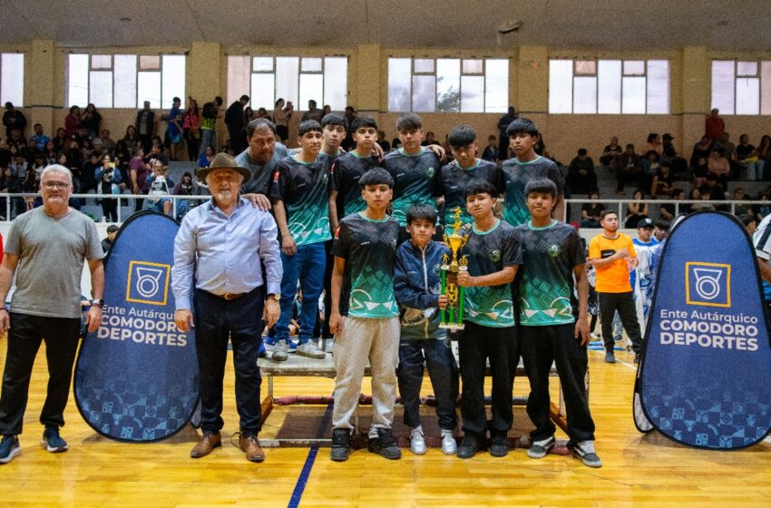   Othar encabezó el acto de cierre de los Juegos Comunitarios 2025