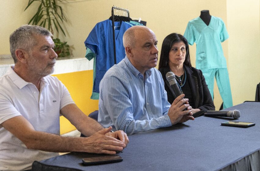   El Municipio entregó indumentaria confeccionada en el CPL para diversas áreas de trabajo