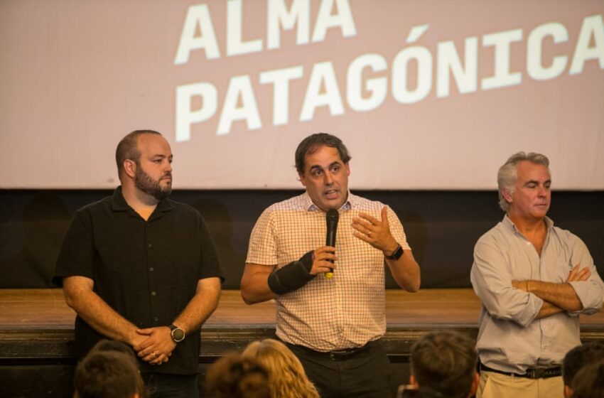  Se realizó con éxito la presentación del documental “SEI, la ballena desconocida”