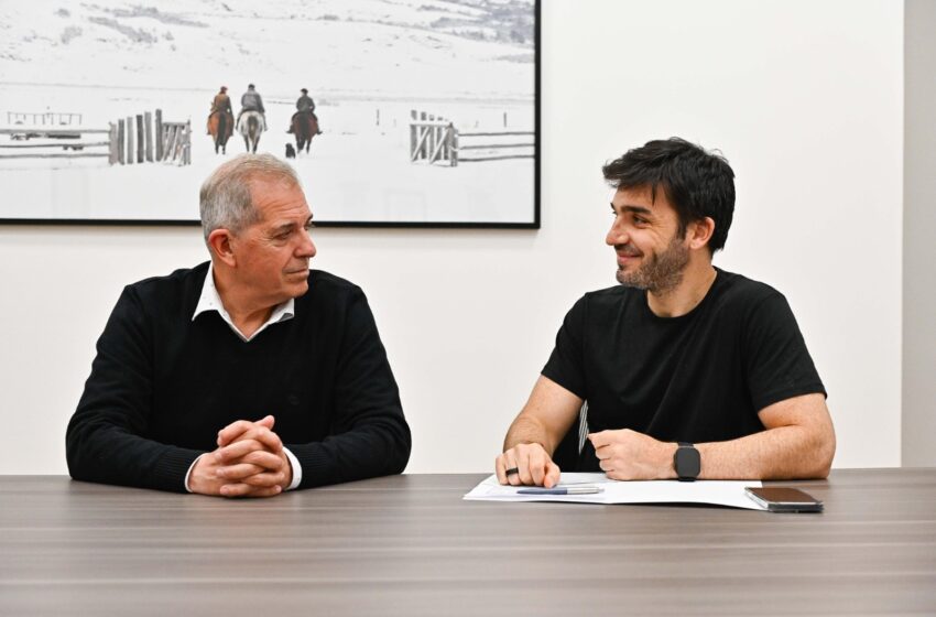  Torres confirmó inversión de más de 700 millones de pesos para renovar mobiliario de las escuelas de Chubut