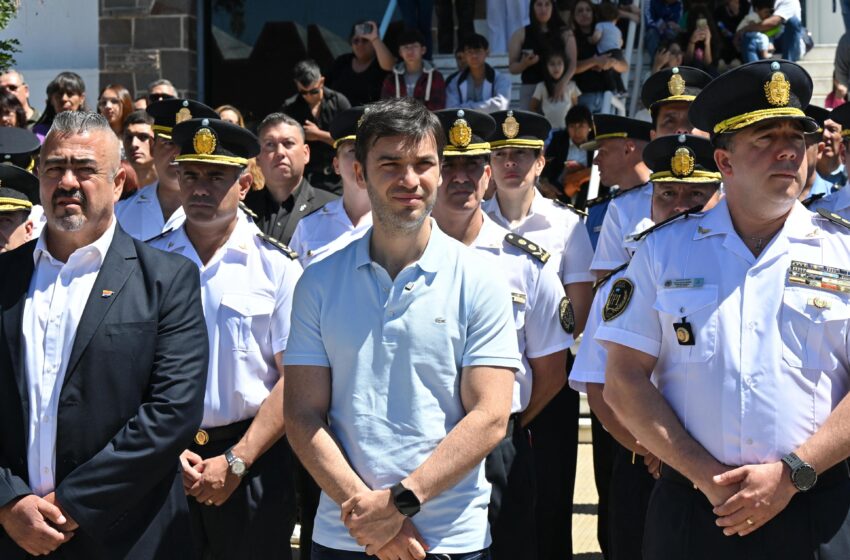  Torres encabezó entrega de menciones y reconocimientos a más de 80 nuevos agentes de la Policía del Chubut