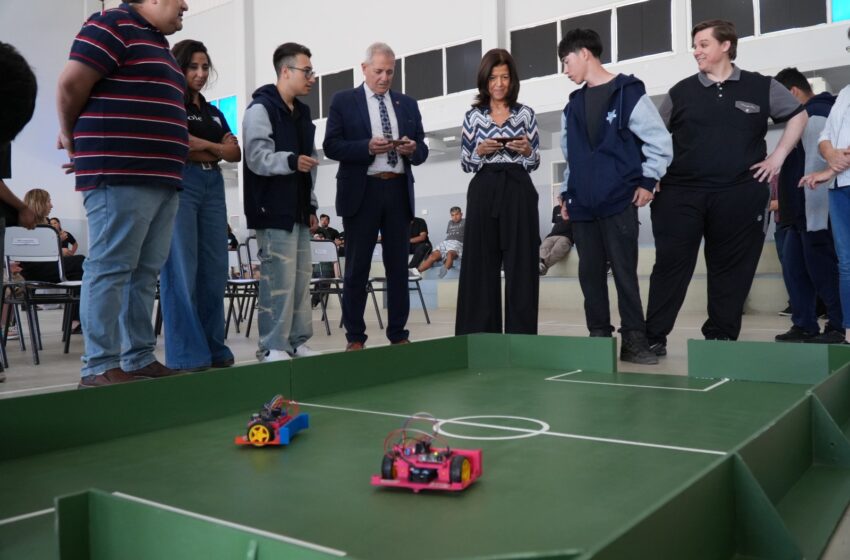  Autoridades de Naciones Unidas recorrieron Escuela de Formación Integral en Trelew y destacaron el desarrollo de la robótica inclusiva