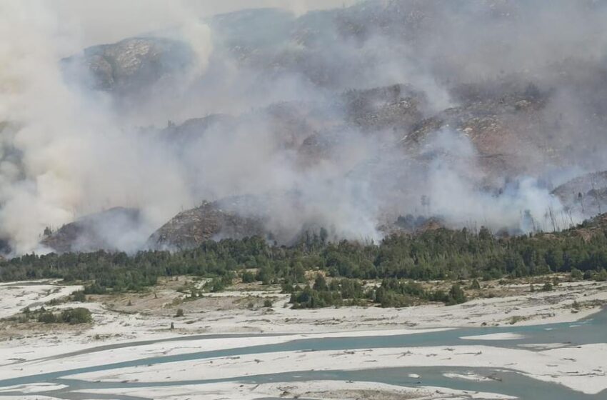  Provincia sigue con el intenso operativo para controlar el incendio forestal en El Turbio