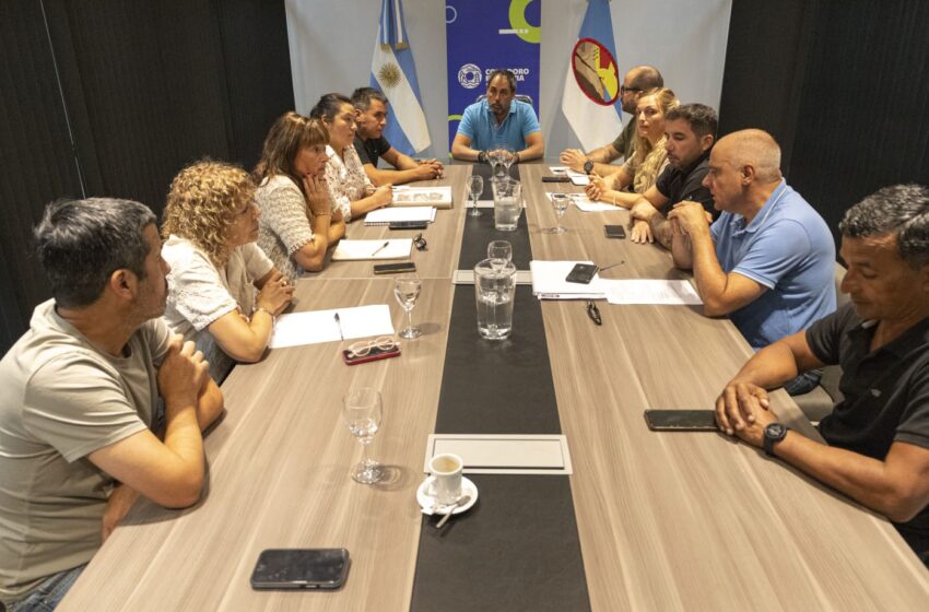   Funcionarios municipales y concejales evaluaron las acciones que se están concretando tras el derrumbe del cerro Hermitte