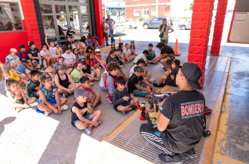  Participantes de las Colonias de Verano visitaron el Cuartel Centro deBomberos Voluntarios