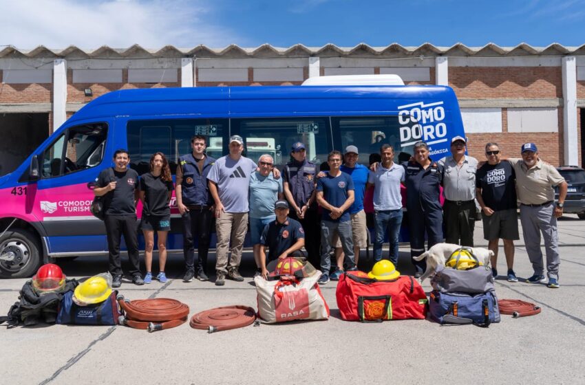  Con fuerte apoyo municipal, partieron refuerzos de Bomberos de Comodoro hacia la cordillera