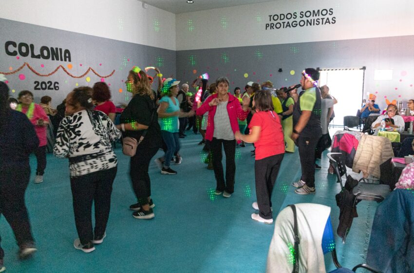   El primer grupo de adultos mayores cerró las Colonias de Verano con una fiesta flúor