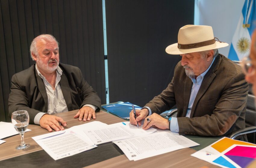  El intendente Othar Macharashvili firmó un convenio de cooperación con distintas instituciones.