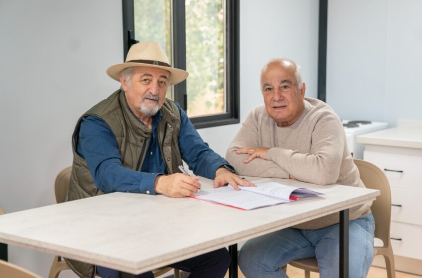  El acuerdo, rubricado con Bahía Blanca Viviendas, contempla la adquisición de 50 casas de 36 metros cuadrados, con una inversión superior a los 2 mil millones de pesos.