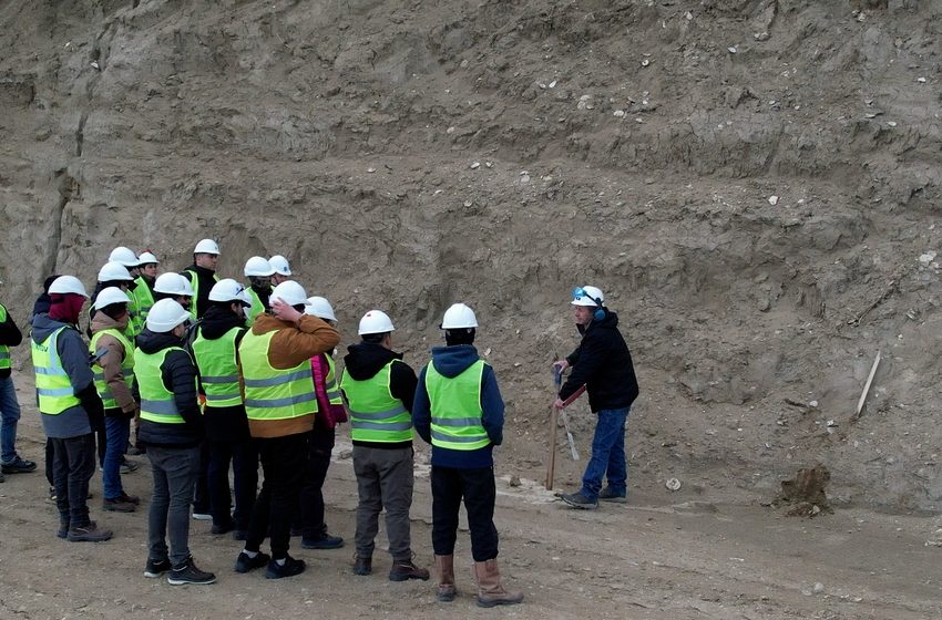  Futuros ingenieros analizaron en terreno las obras del Cerro Hermitte