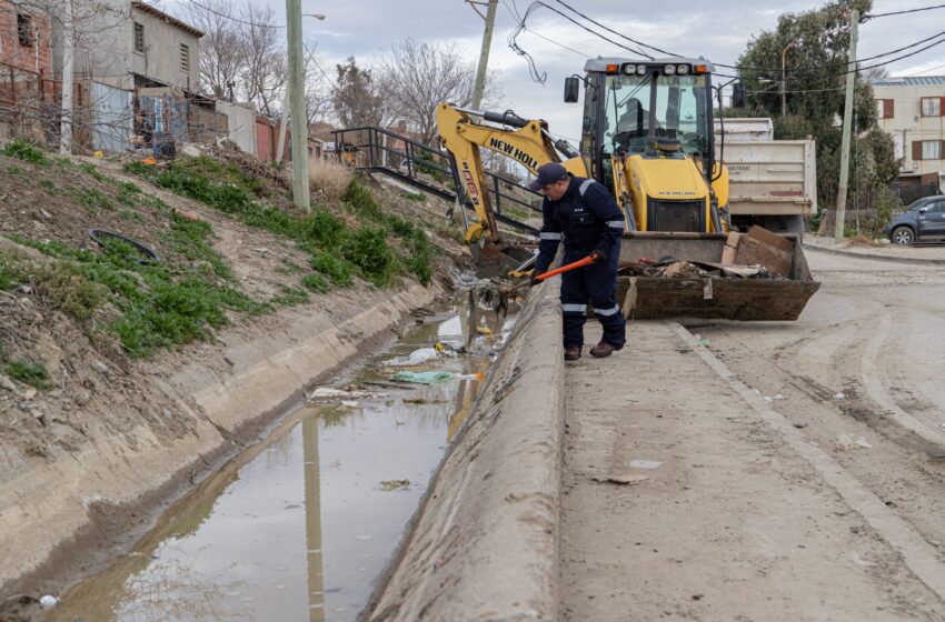  Se intensifica la limpieza de canales evacuadores en la ciudad
