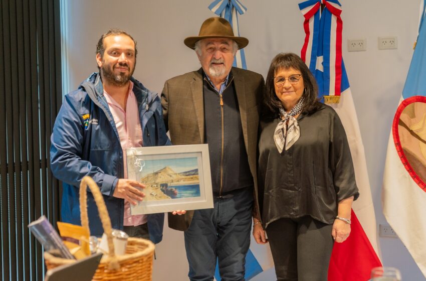  En el marco de la Feria del Libro, Othar y el alcalde de Coyhaique ratificaron el trabajo conjunto