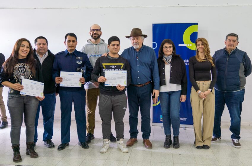  Othar encabezó el acto entrega de certificados de uso de herramientas digitales otorgados por los CTC