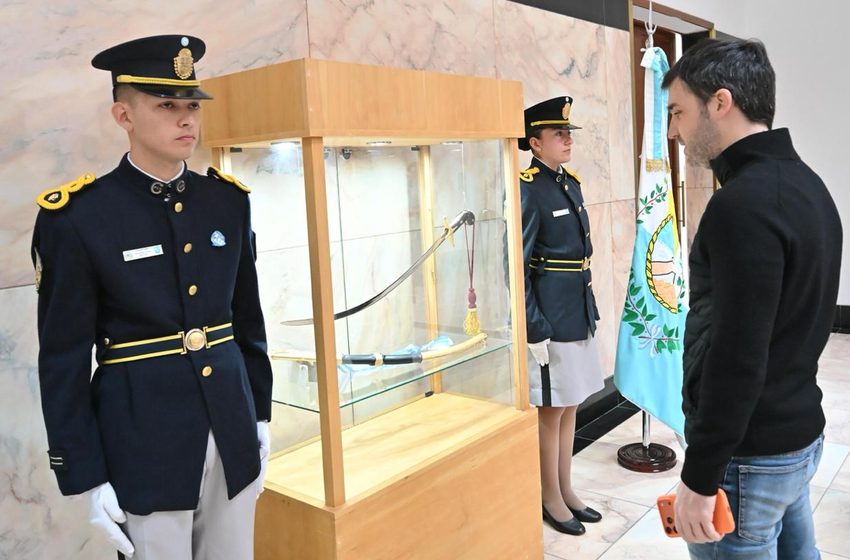  La réplica del Sable Corvo de San Martín se exhibe por primera vez en la Casa de Gobierno