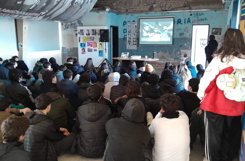  Masacre de Trelew: el Centro Cultural por la Memoria recibió a un centenar de estudiantes de Buenos Aires