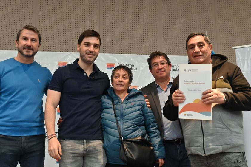  Torres: “Después de 40 años de espera, estas familias finalmente pueden decir que la casa es suya”
