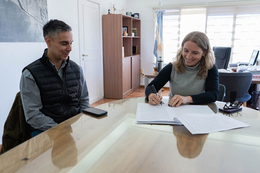  Rada. Tilly: se firmó el contrato para finalizar el Plan de Pavimentación Urbana de 77 cuadras