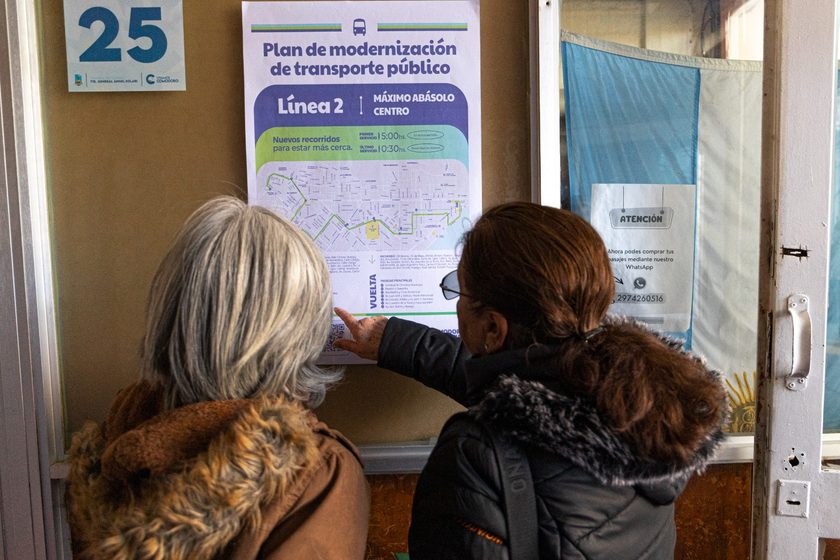  Modernización en el transporte urbano: instalan nueva cartelería informativa para los usuarios