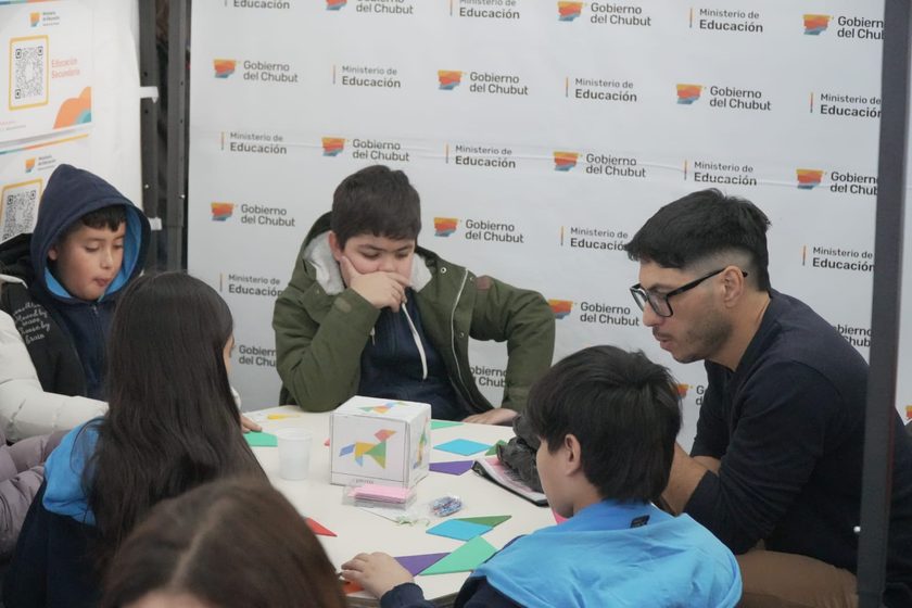  El Ministerio de Educación participa de la 4° Feria del Libro de Rawson con actividades pedagógicas, lúdicas y formativas