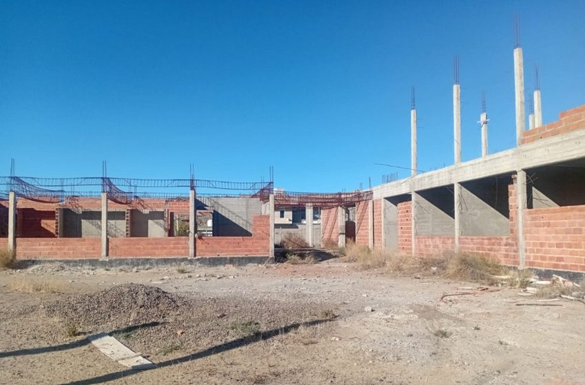  Con una fuerte inversión, Provincia reactiva la obra de la Escuela 7717 de Comodoro y comienza a saldar un reclamo de larga data